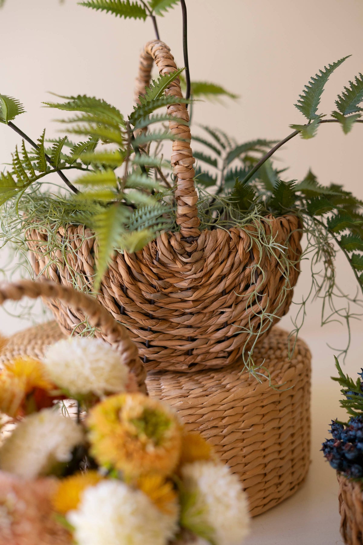 SET OF THREE WOVEN SEAGRASS BASKETS WITH HANDLES