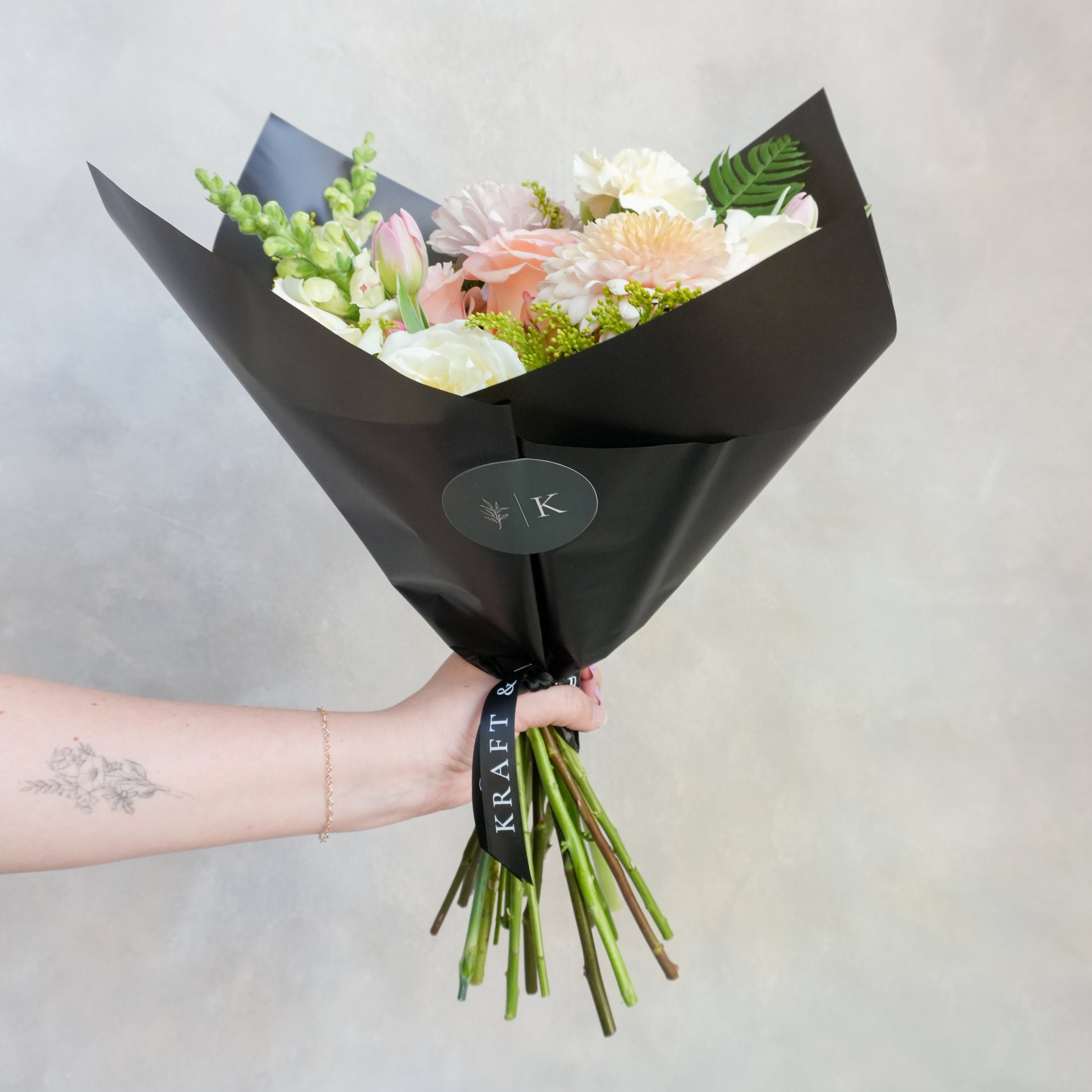 Hand Tied Bouquet | Medium