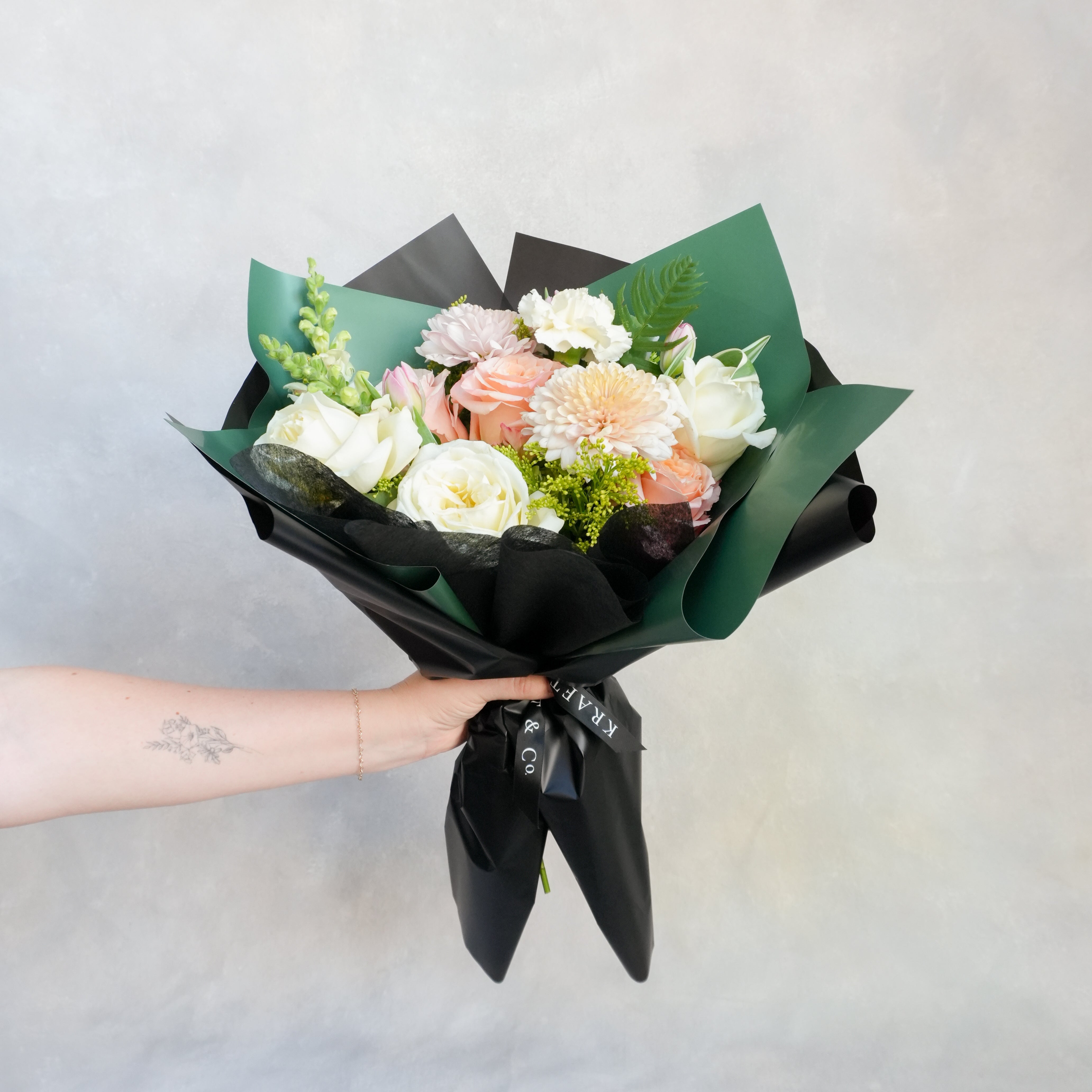 Hand Tied Bouquet | Medium